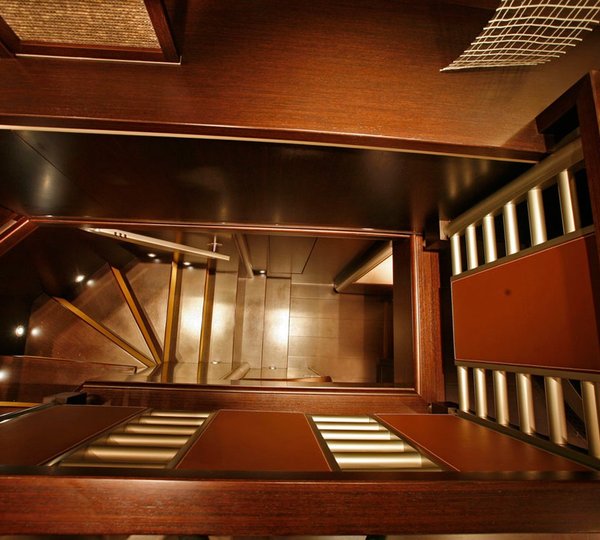 The 30m Yacht QUID PRO QUO