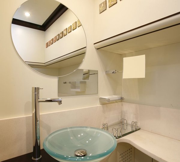 The 30m Yacht QUID PRO QUO