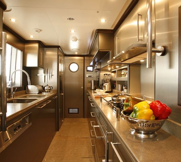 The 30m Yacht QUID PRO QUO