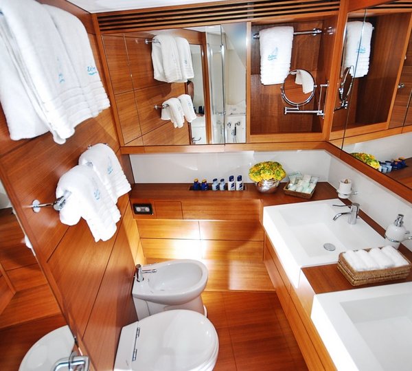 The 30m Yacht ZEFIRO