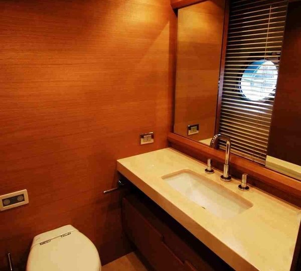 The 31m Yacht LEONARDO