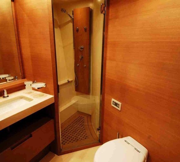 The 31m Yacht LEONARDO