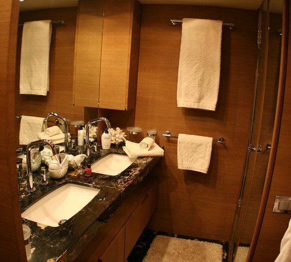 The 31m Yacht LEONARDO