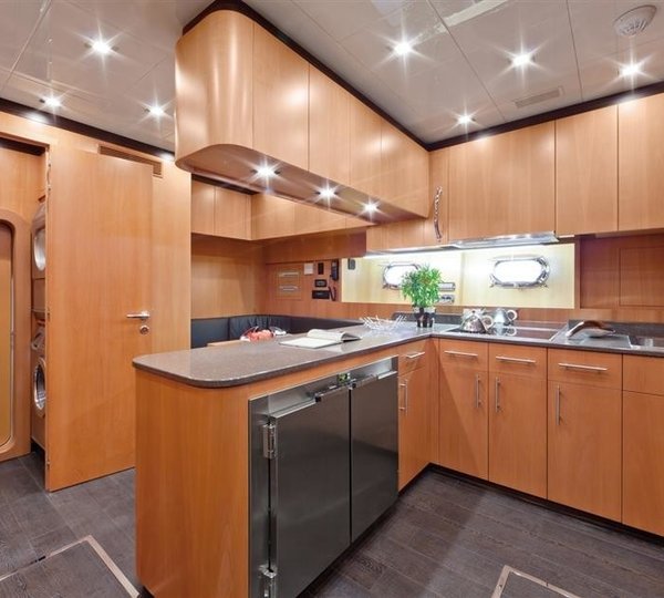 The 31m Yacht MANGUSTA 105