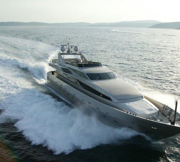 The 33m Yacht LUMAR