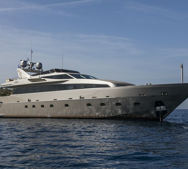 The 33m Yacht LUMAR