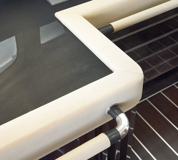 Bath: Yacht DREAM ON's Close Up Photograph