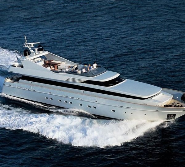 Cruising On Board Yacht KINTARO