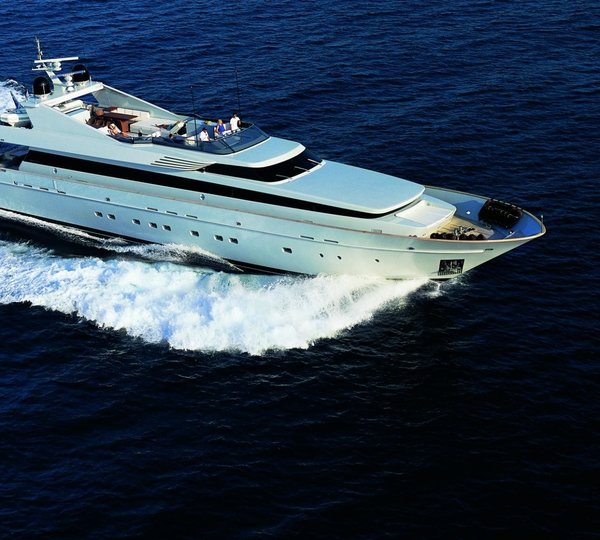 Cruising On Yacht KINTARO