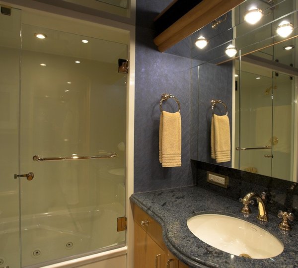 Twin Bed Bath Aboard Yacht NAMOH