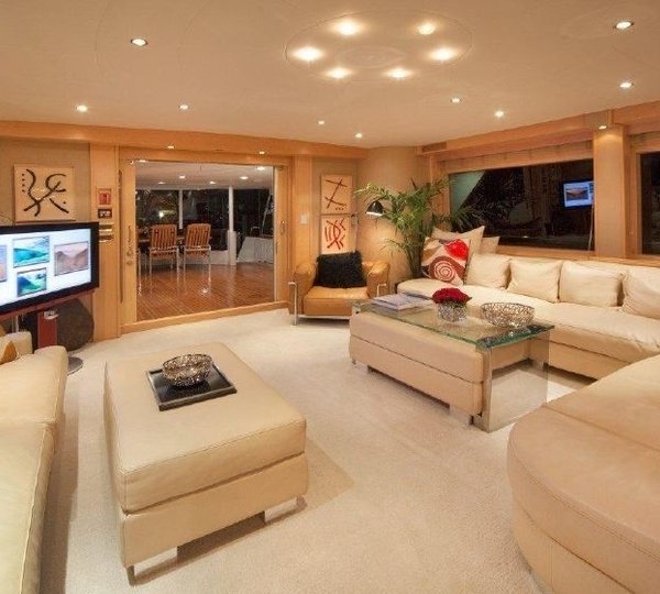 The 39m Yacht DUMB LUCK