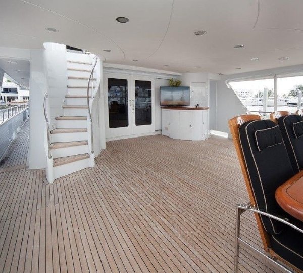 The 39m Yacht DUMB LUCK