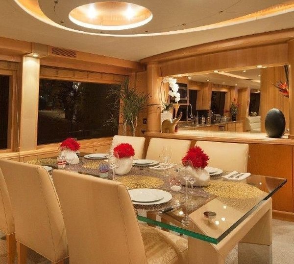 The 39m Yacht DUMB LUCK