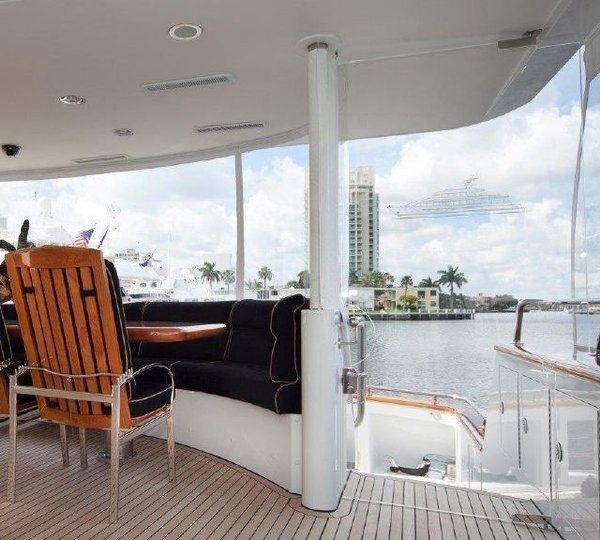 The 39m Yacht DUMB LUCK