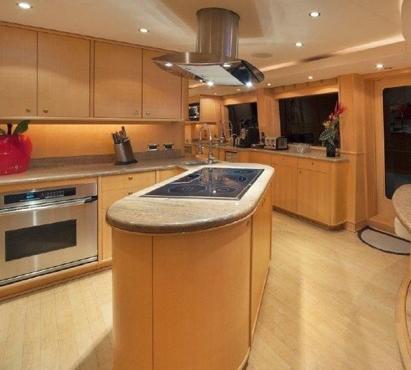 The 39m Yacht DUMB LUCK