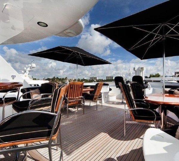 The 39m Yacht DUMB LUCK