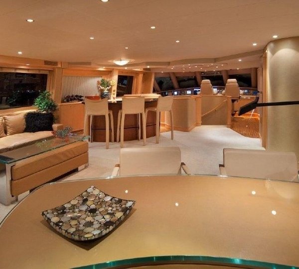 The 39m Yacht DUMB LUCK