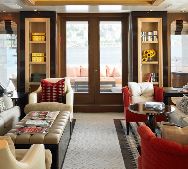 Profile: Yacht KATHLEEN ANNE's Premier Saloon Captured