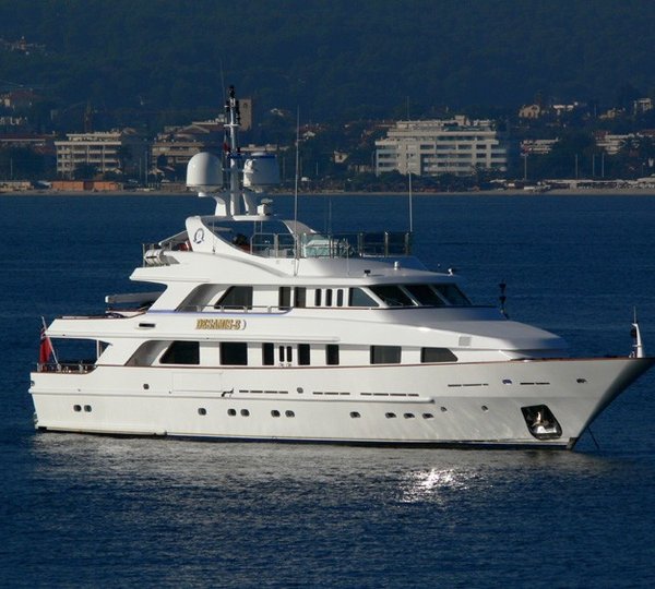 Overview On Board Yacht DESAMIS B