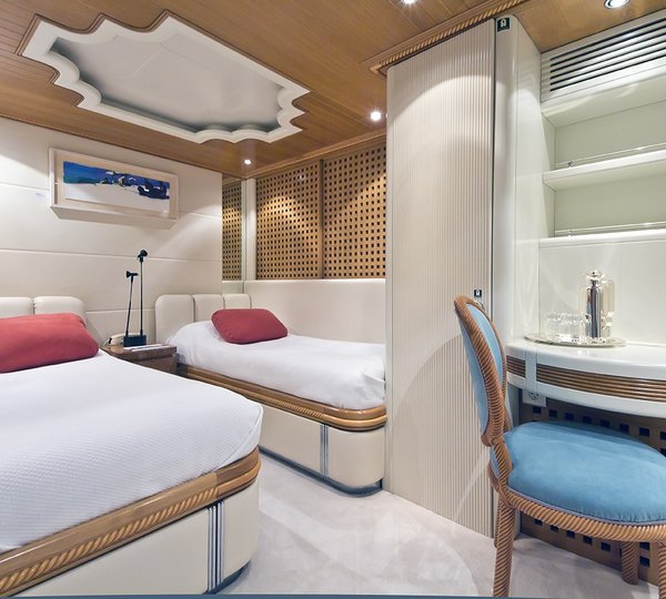 Twin Bed Cabin On Board Yacht DESAMIS B
