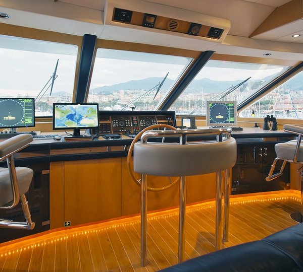 Bridgedeck On Board Yacht DESAMIS B