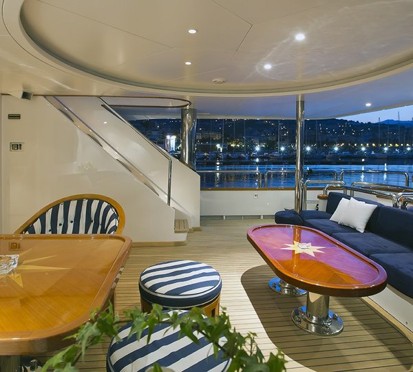 Premier Deck On Yacht DESAMIS B