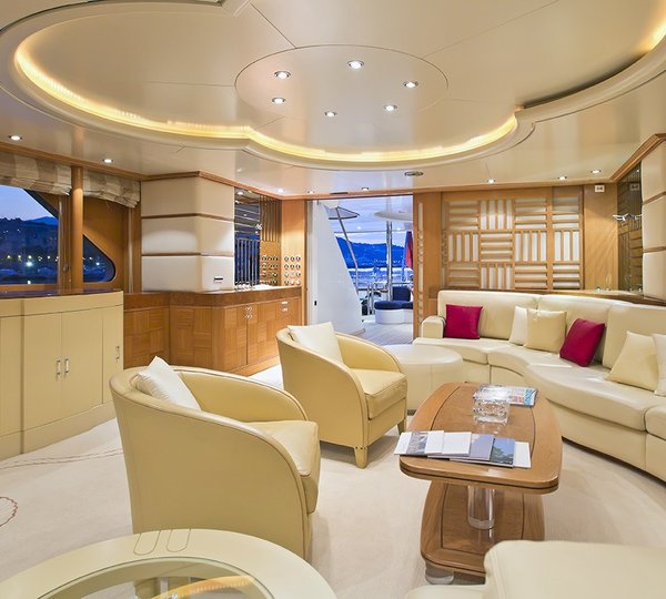 Premier Saloon On Board Yacht DESAMIS B