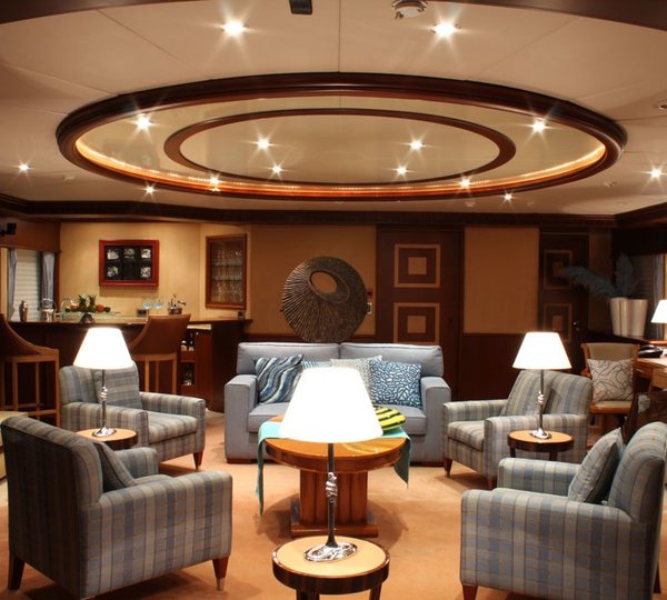 The 40m Yacht HAPPY DOLPHIN II