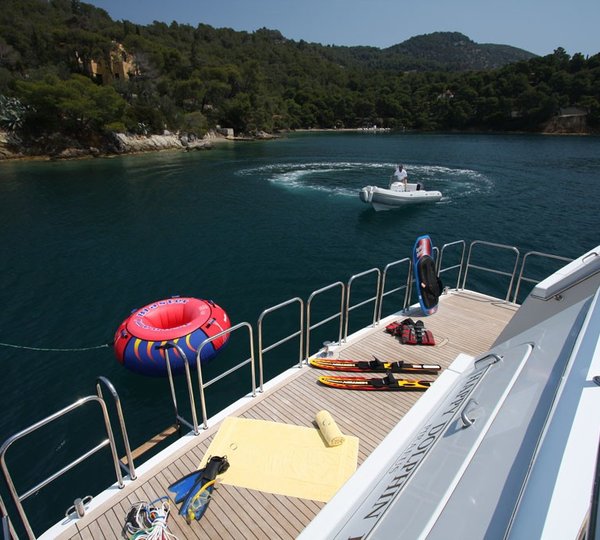 The 40m Yacht HAPPY DOLPHIN II