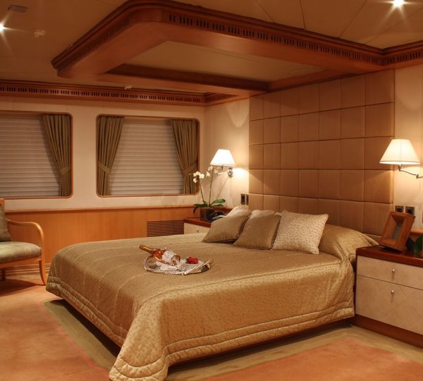 The 40m Yacht HAPPY DOLPHIN II