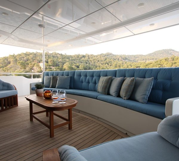 The 40m Yacht HAPPY DOLPHIN II