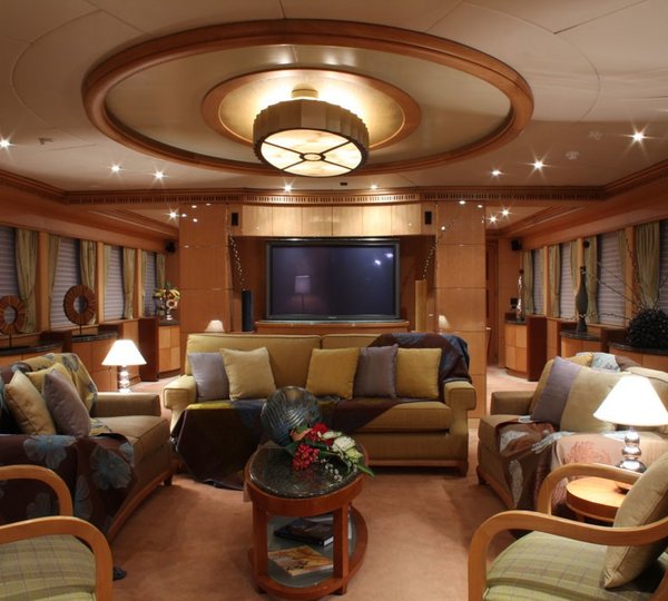 The 40m Yacht HAPPY DOLPHIN II