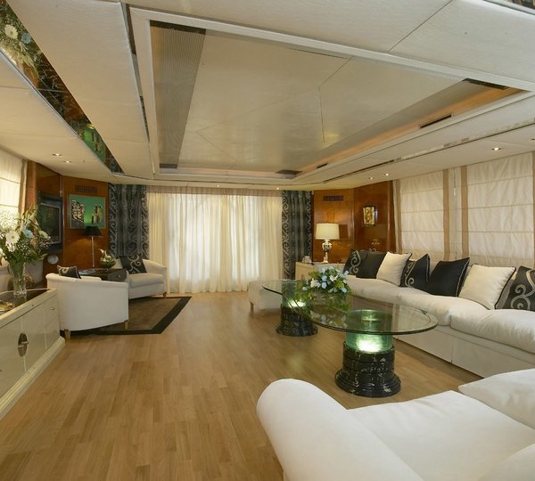 Saloon Profile Aspect On Yacht AMZ