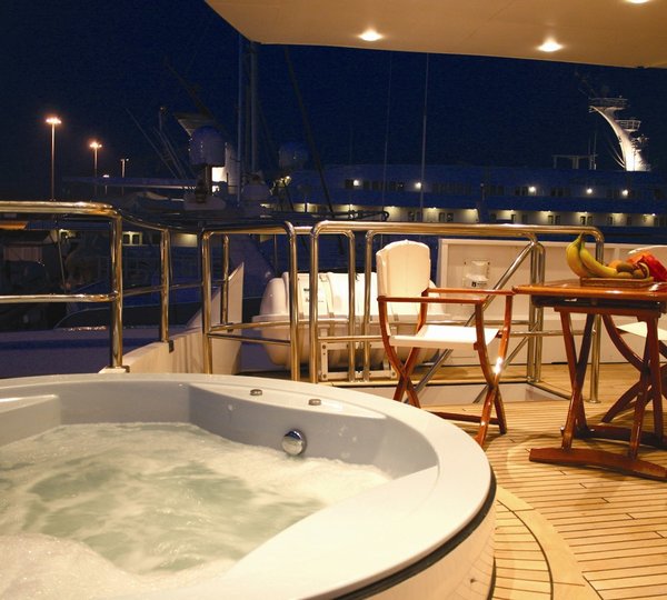 Jacuzzi Pool On Board Yacht AMZ