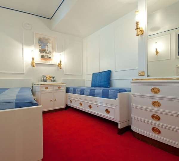 The 42m Yacht CROCE DEL SUD