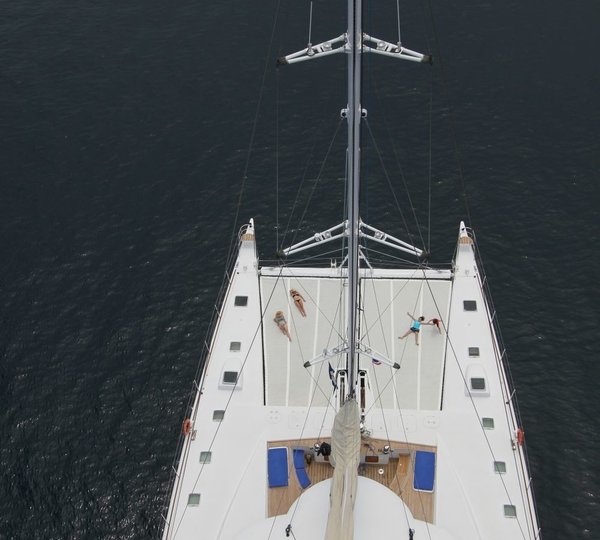 Mast Including A Aspect On Yacht DOUCE FRANCE