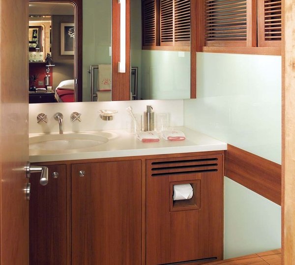 Bath On Yacht IL CIGNO