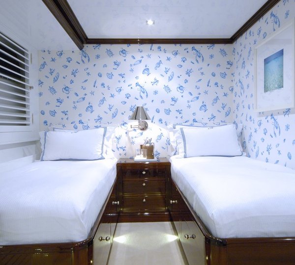 Profile: Yacht OXYGEN's Twin Bed Cabin Photograph