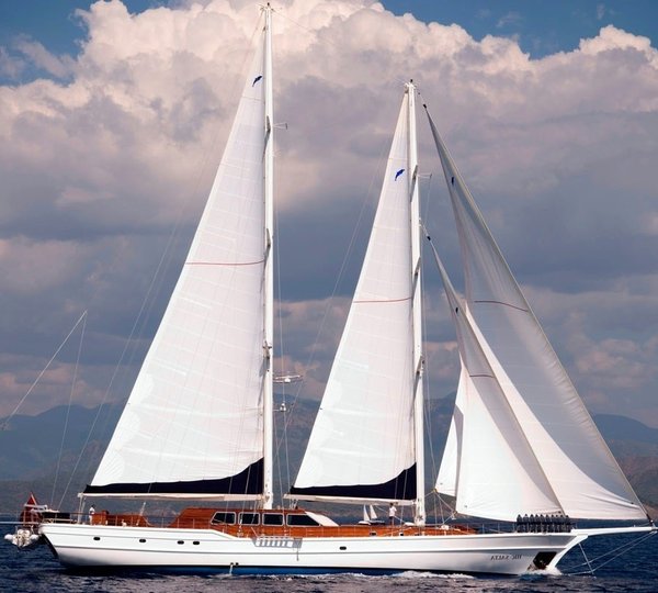 The 43m Yacht HIC SALTA