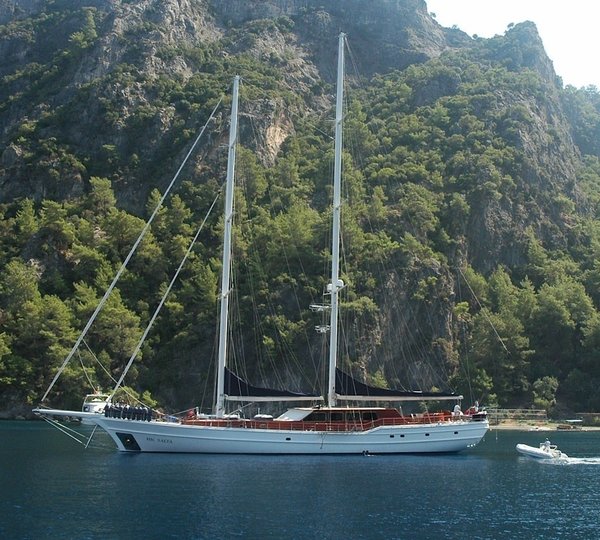 The 43m Yacht HIC SALTA