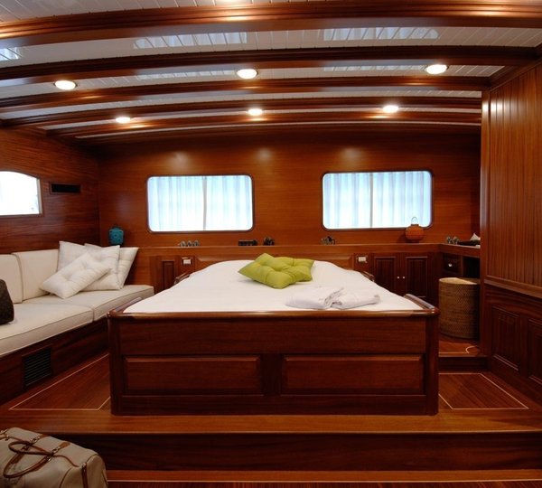 The 43m Yacht HIC SALTA