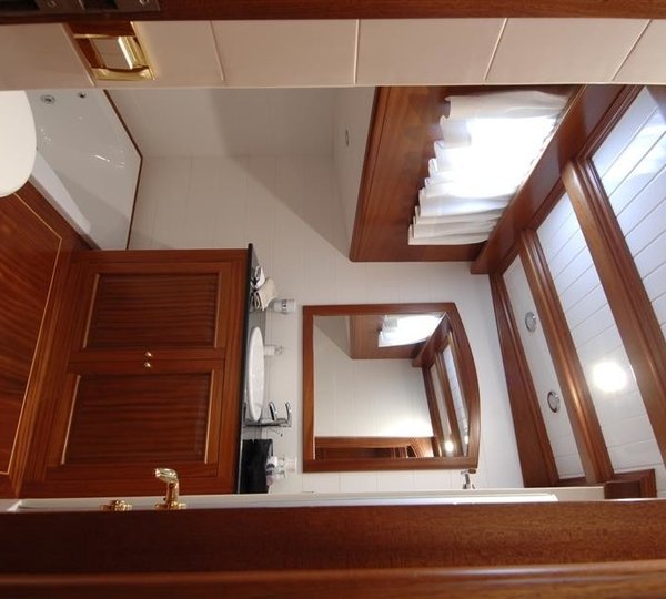 The 43m Yacht HIC SALTA