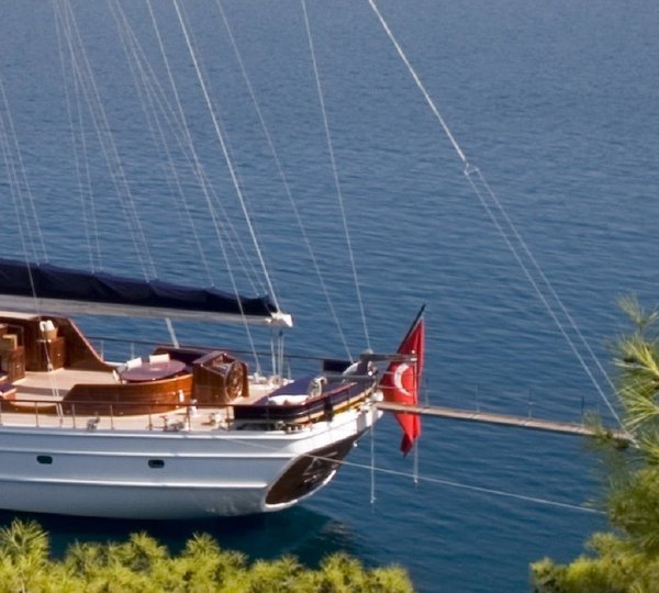 The 43m Yacht HIC SALTA