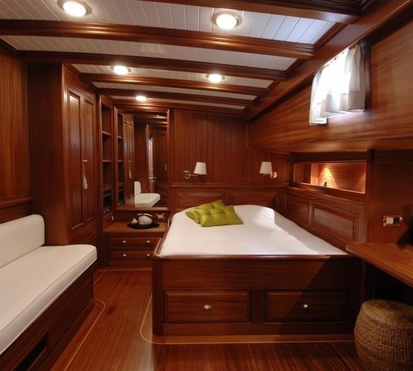 The 43m Yacht HIC SALTA