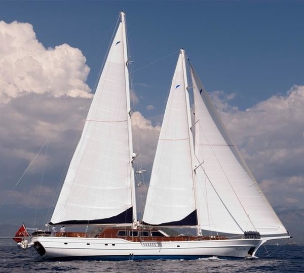 The 43m Yacht HIC SALTA