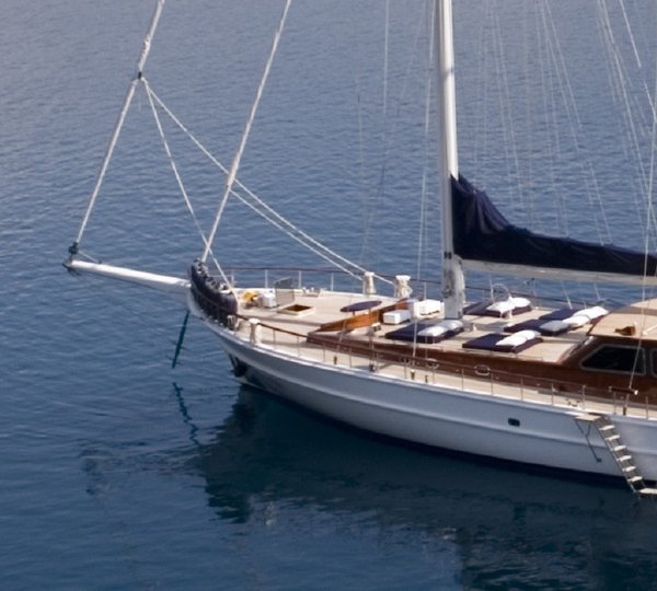 The 43m Yacht HIC SALTA