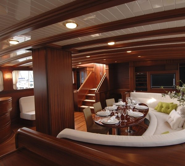 The 43m Yacht HIC SALTA