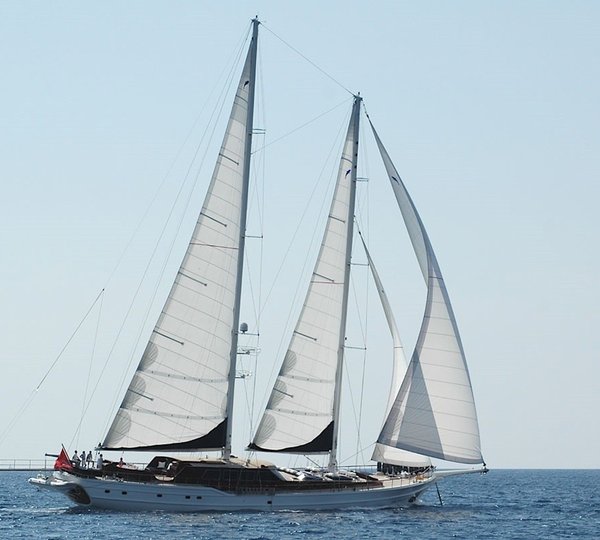 The 43m Yacht HIC SALTA