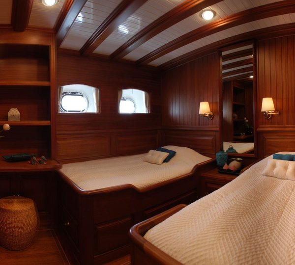 The 43m Yacht HIC SALTA