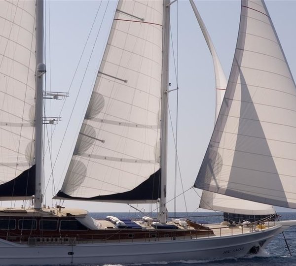 The 43m Yacht HIC SALTA